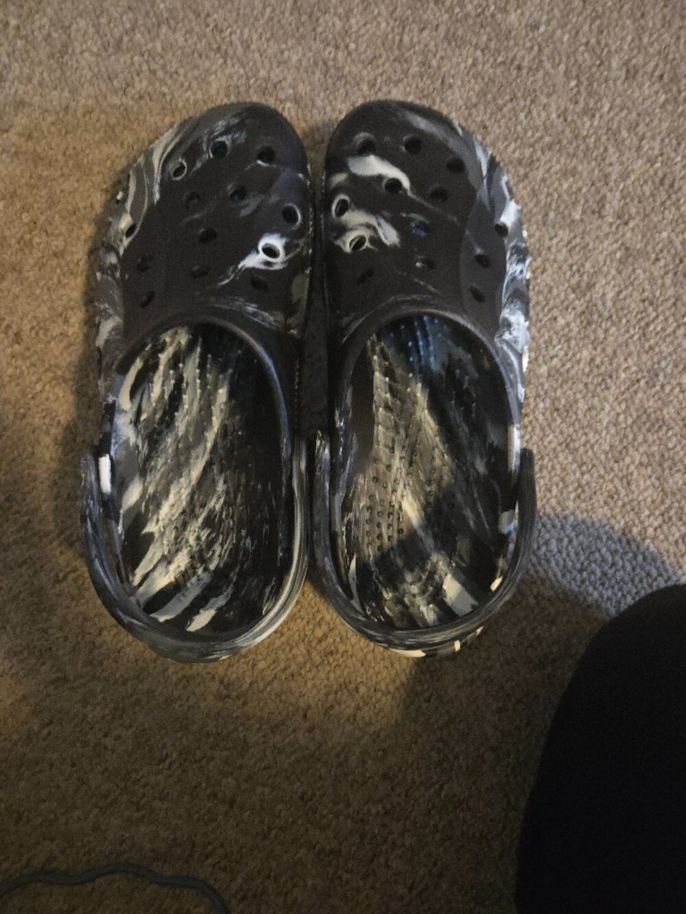 New CROCS men's size US 8 plastic tags never worn